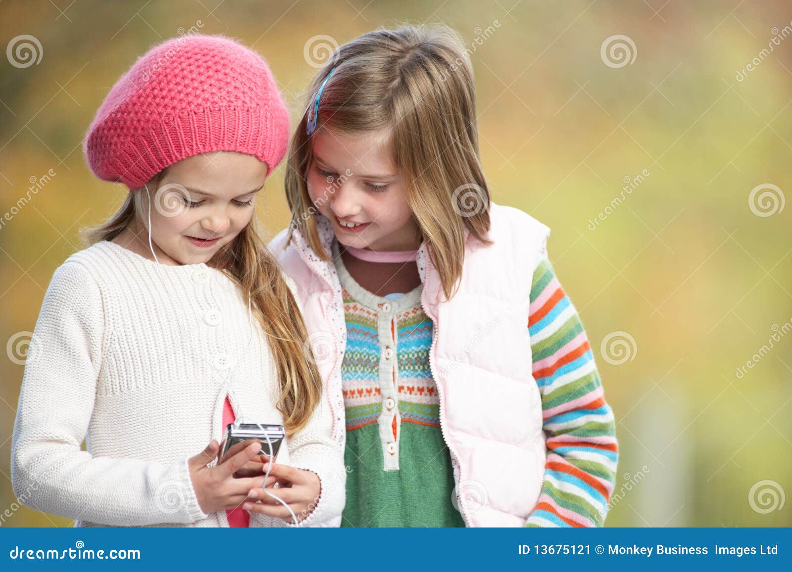 young girls outdoors with mp3 player
