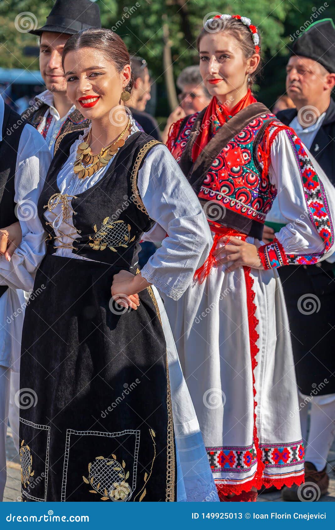 Young Girls from Romania in Traditional Costume Editorial Stock Photo ...