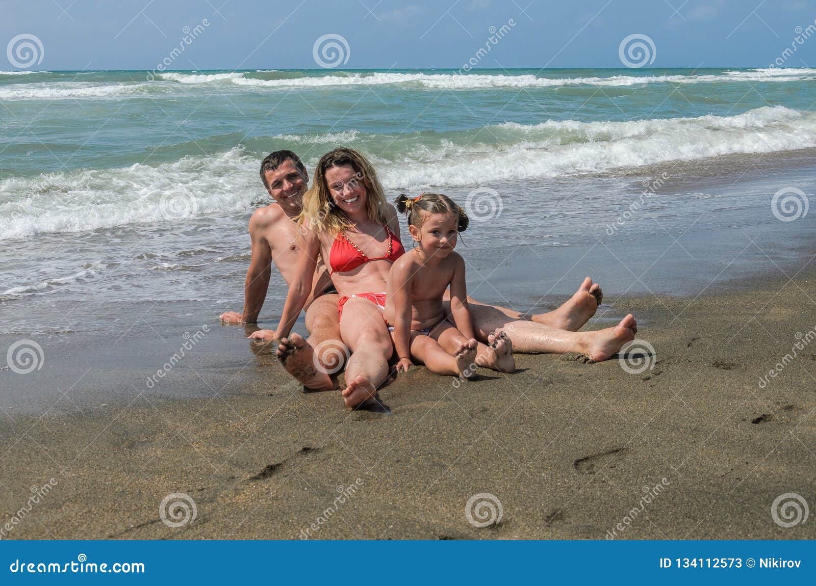 dad daughter nude in beach hd photo