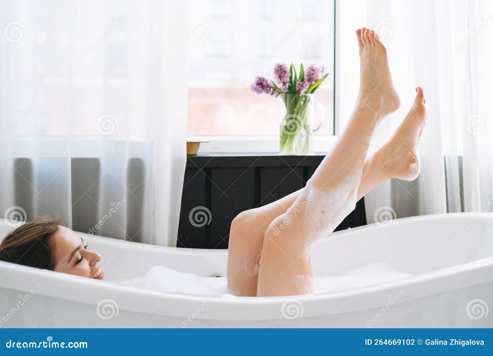1,595 Young Woman Relaxing Taking Bath Stock Photos - Free & Royalty-Free  Stock Photos from Dreamstime - Page 3