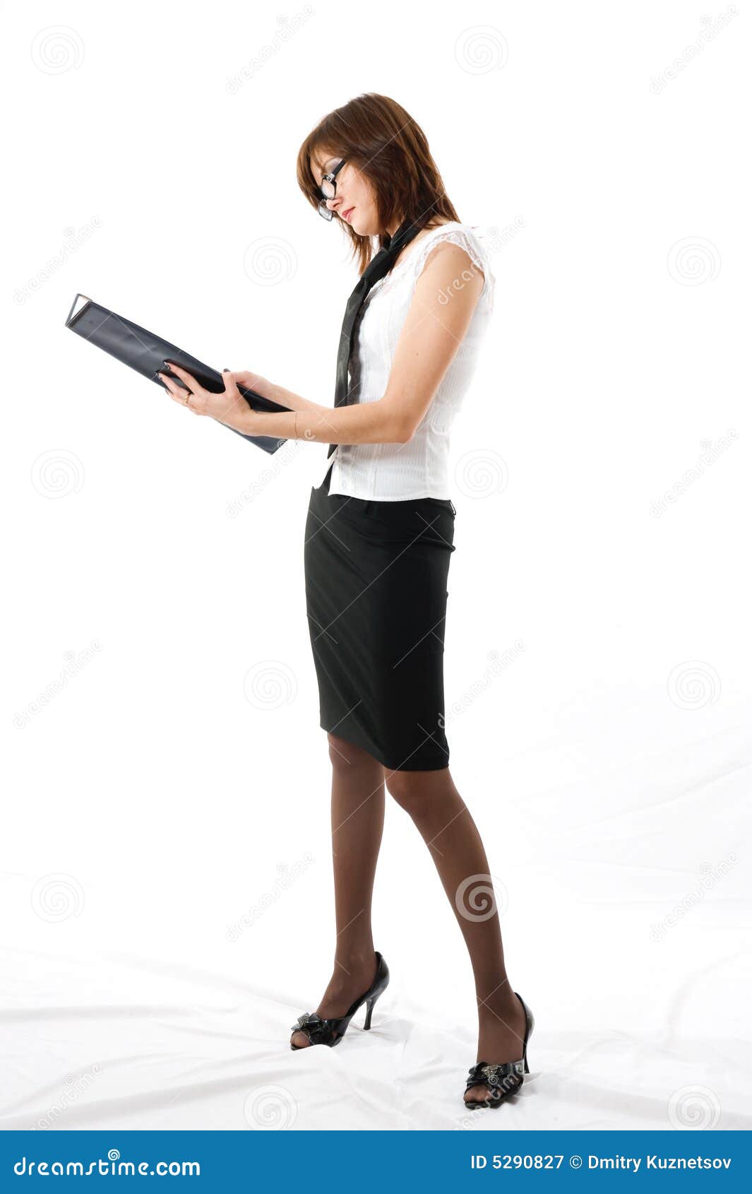 The Young Japanese Business Woman Looking at Note Stock Image - Image of  suit, businesswoman: 5290827