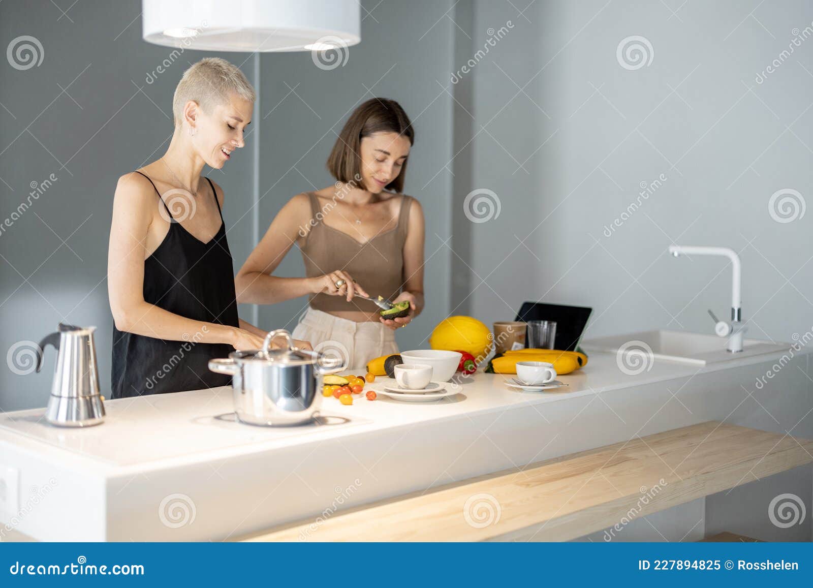 Lesbian Hot Eating