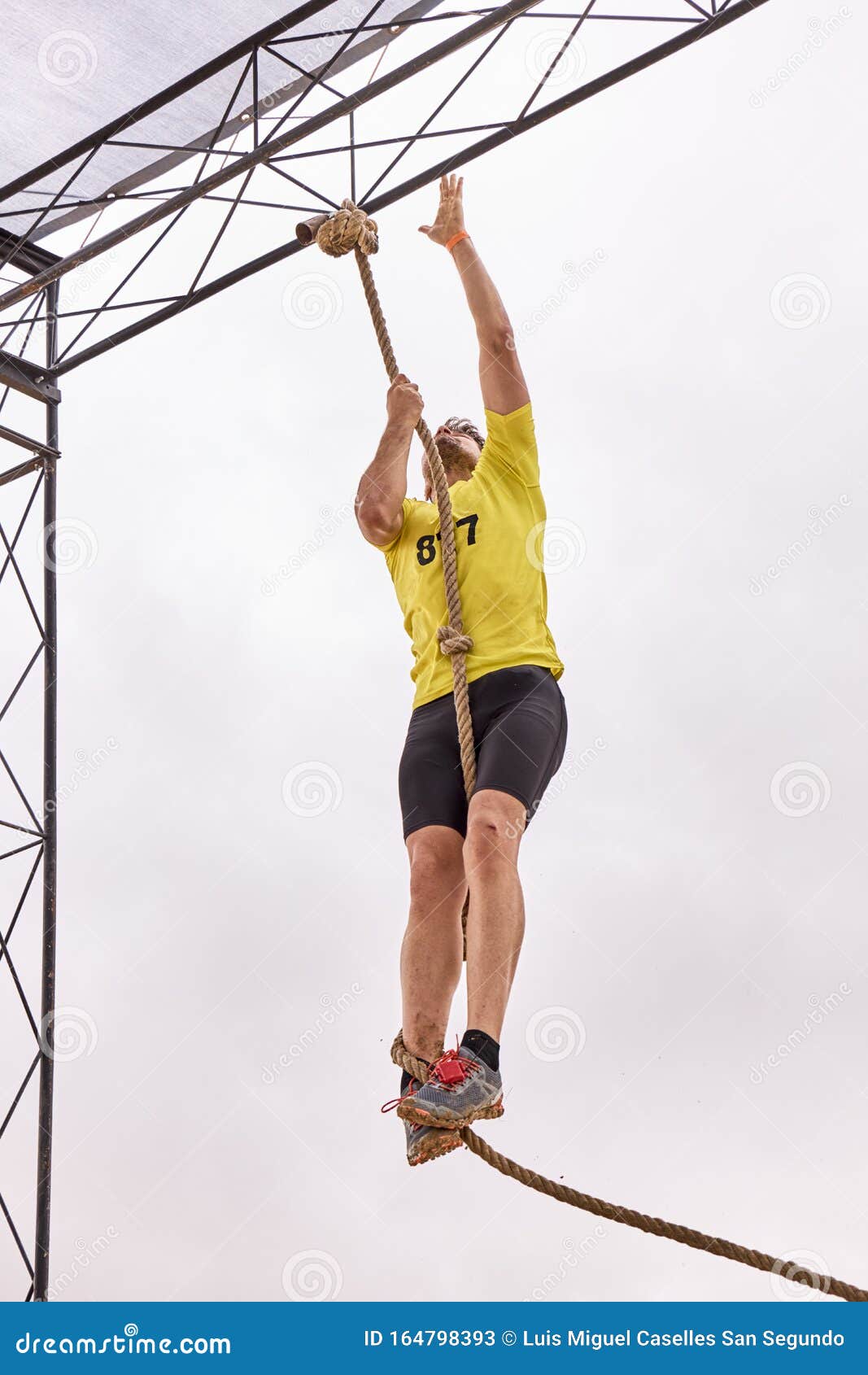 https://thumbs.dreamstime.com/z/young-man-climbing-rope-knots-spartan-race-extreme-sport-concept-young-man-climbing-rope-knots-spartan-race-164798393.jpg