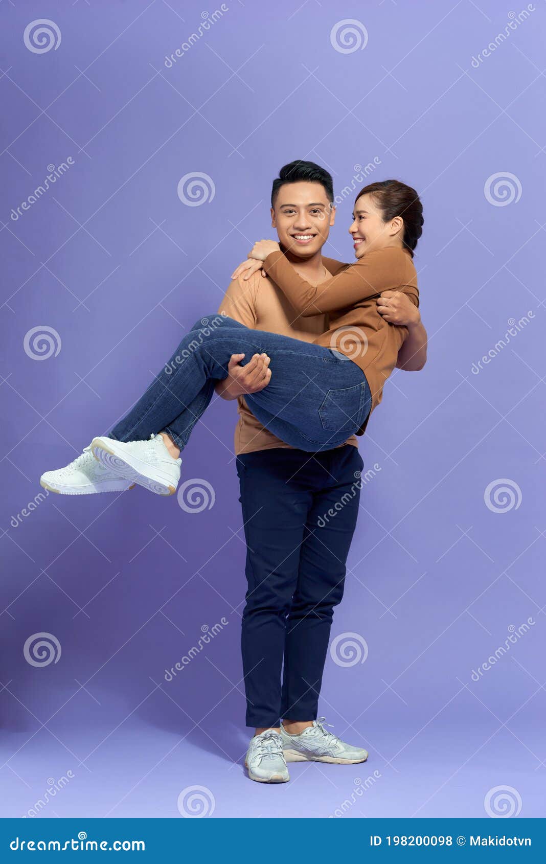 657 Boyfriend Holding Girlfriend His Arms Stock Photos photo