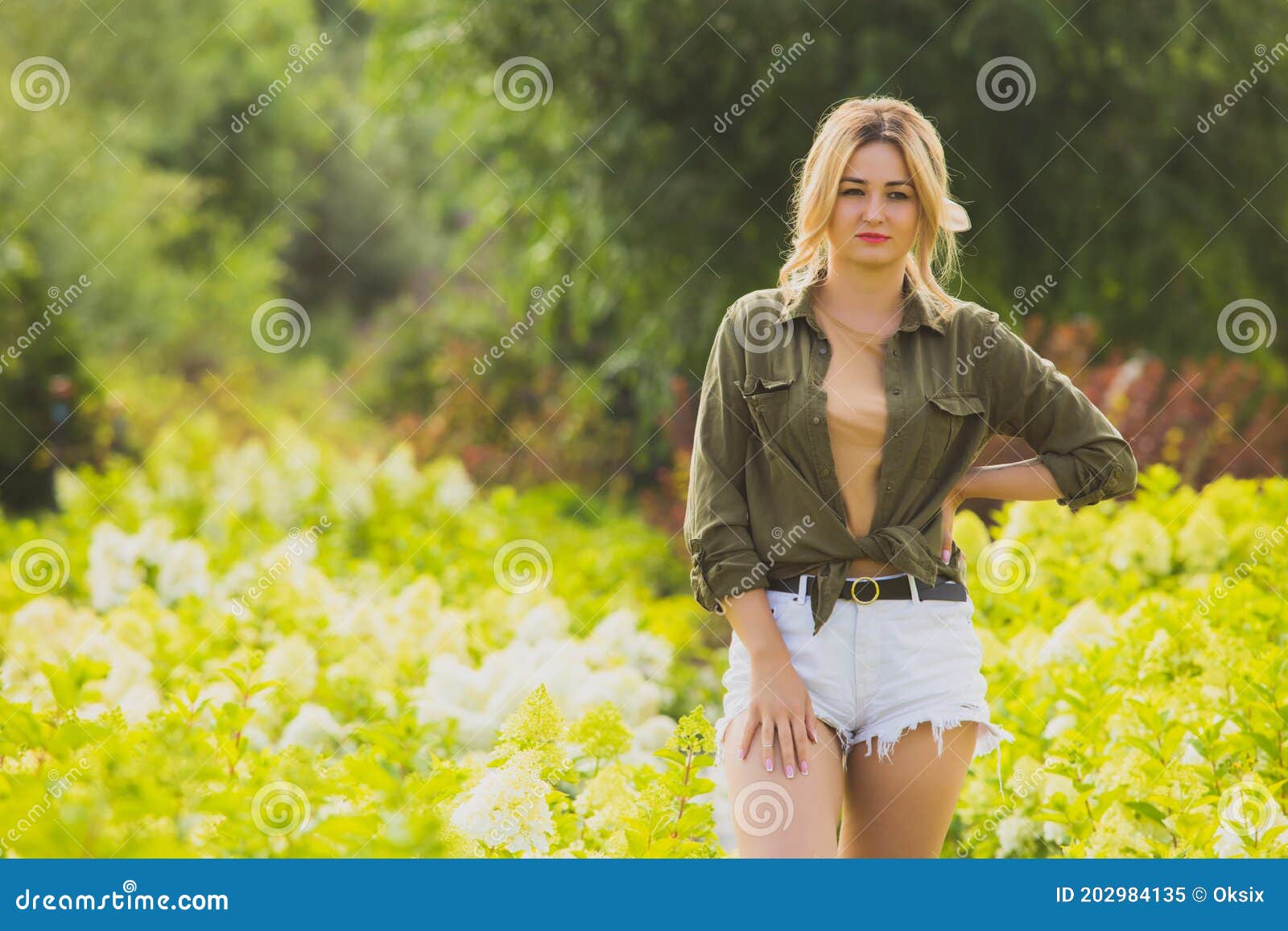 Hawt woman in public park