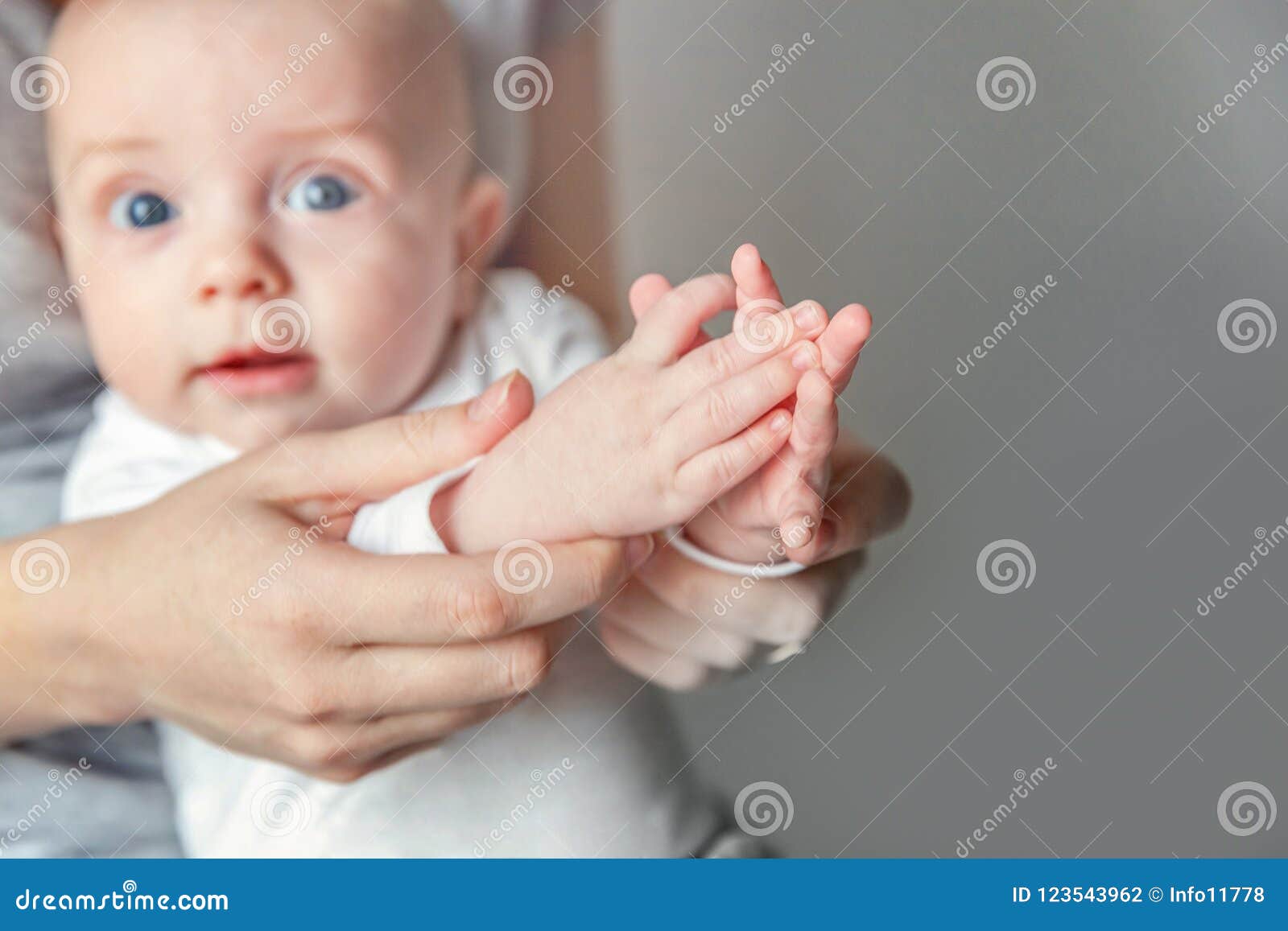 When Do Babies Start Clapping Their Hands meditacaonavidareal