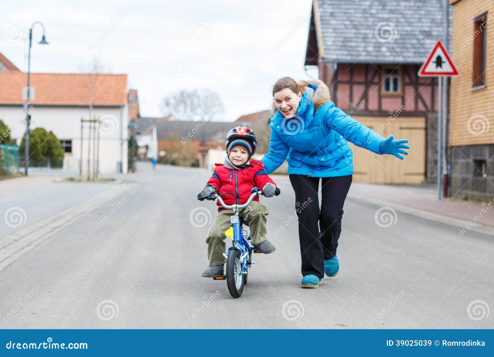 how to teach 3 year old to ride a bike