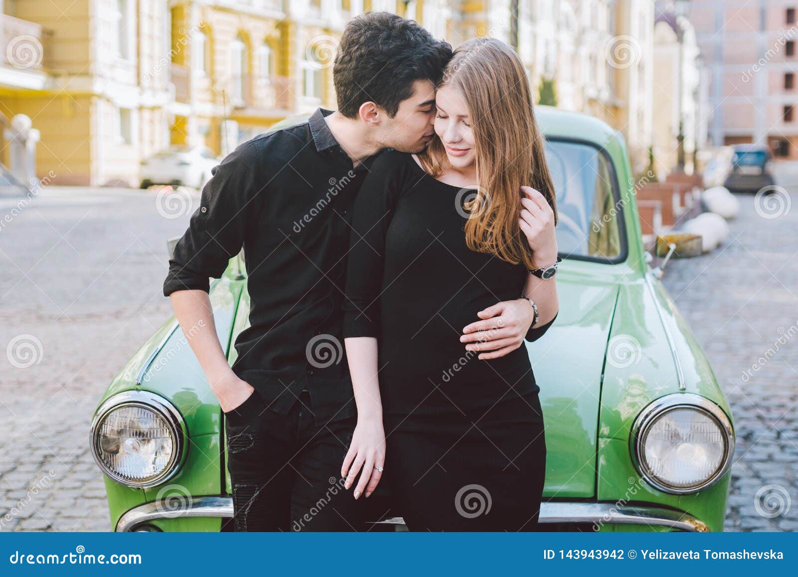 Retro vibes | Classic car photoshoot, Couple photography poses, Wedding couple  poses photography