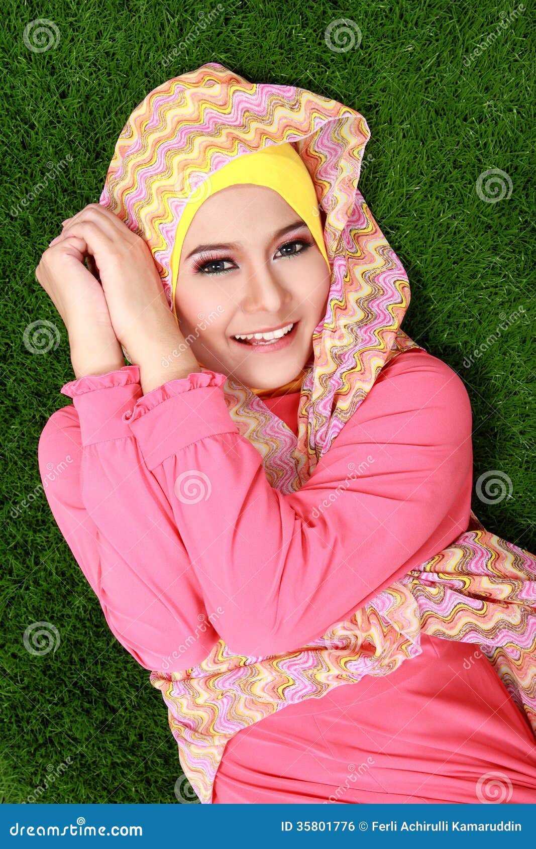 Girls wearing hijab pics of women