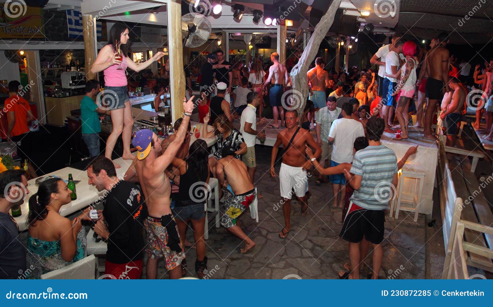 Greek Beach Clubs — She Knows Greece