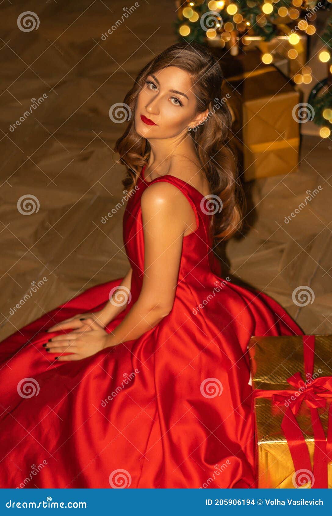 Pretty woman, red dress, black hair... - OpenDream