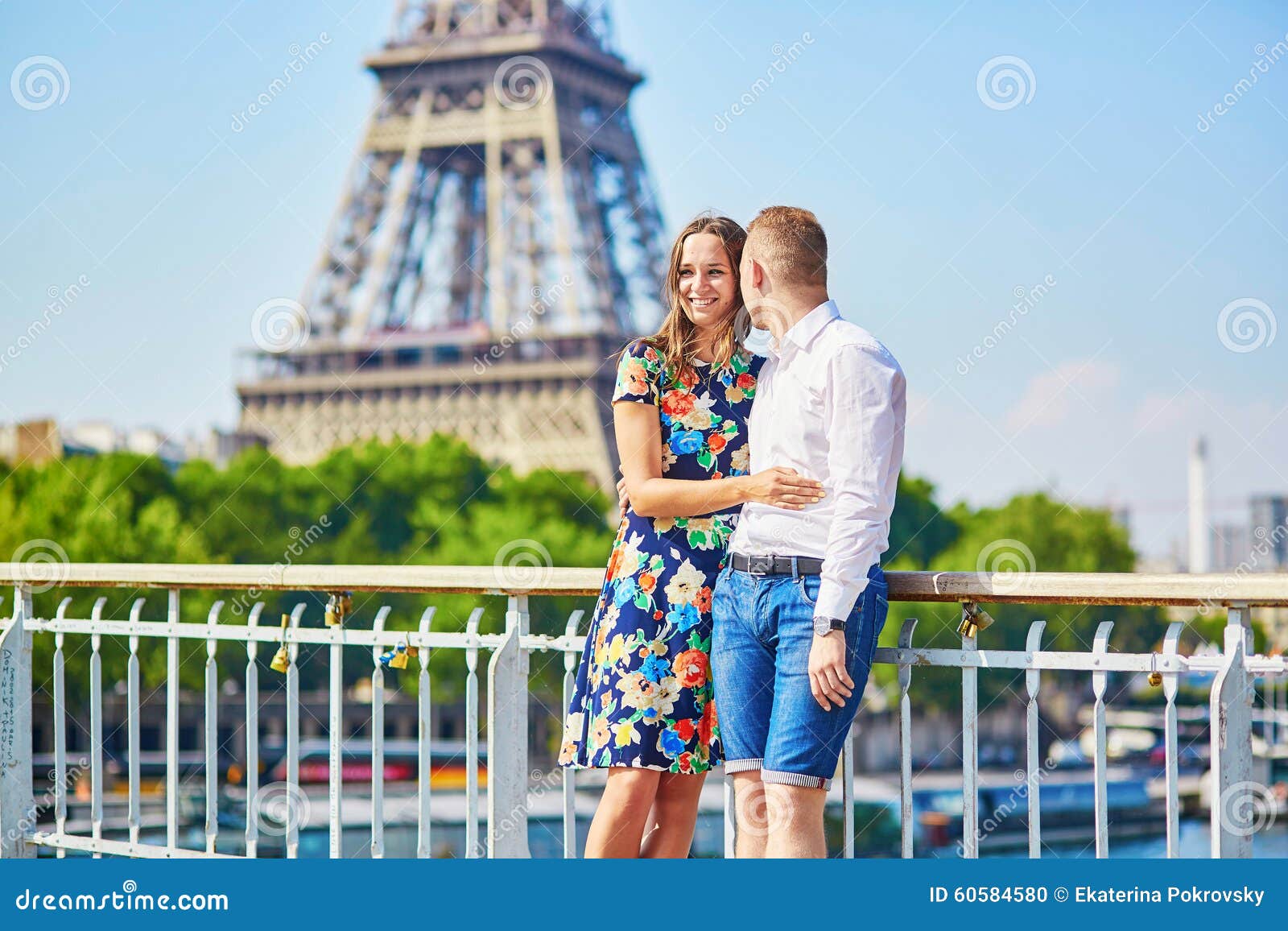 travel town date in paris