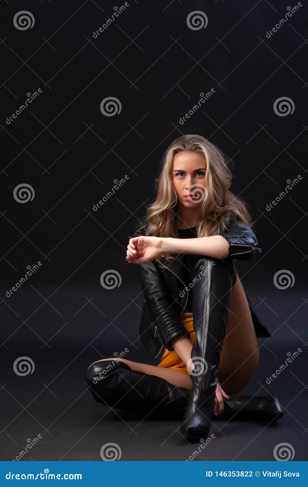 615 Sexy Woman Boots Skirt Stock Photos pic