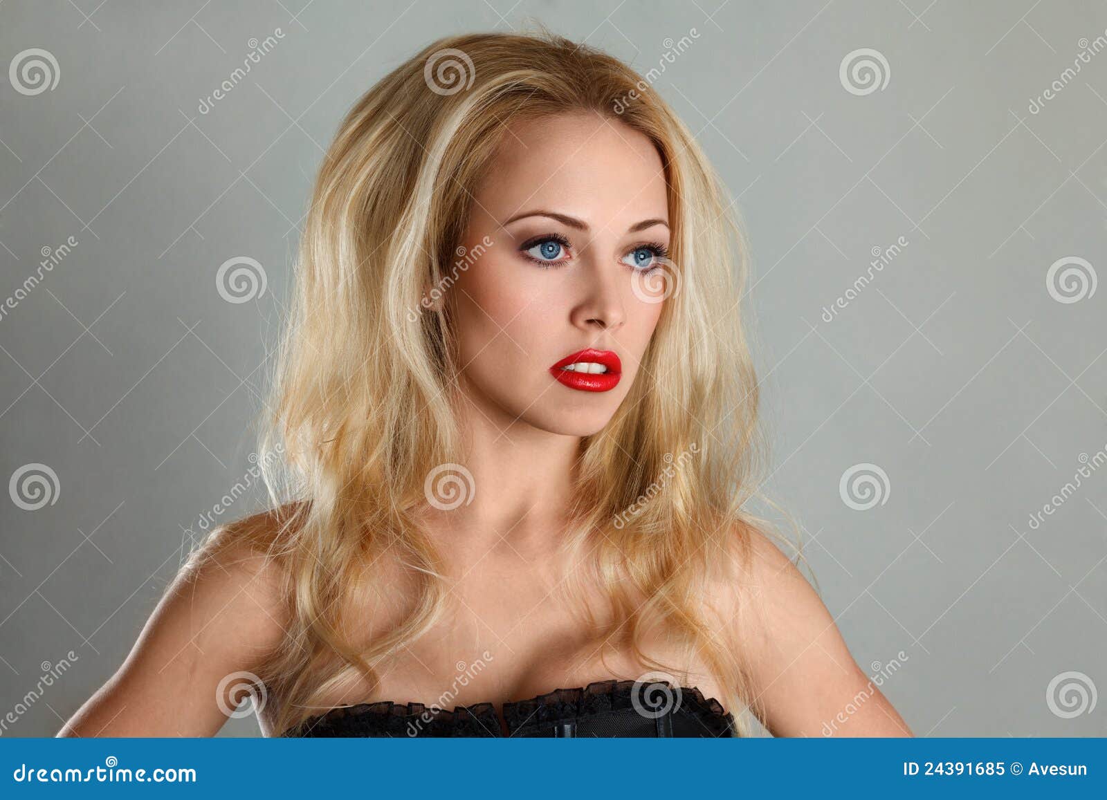 Young blonde girl with wavy hair - wide 7