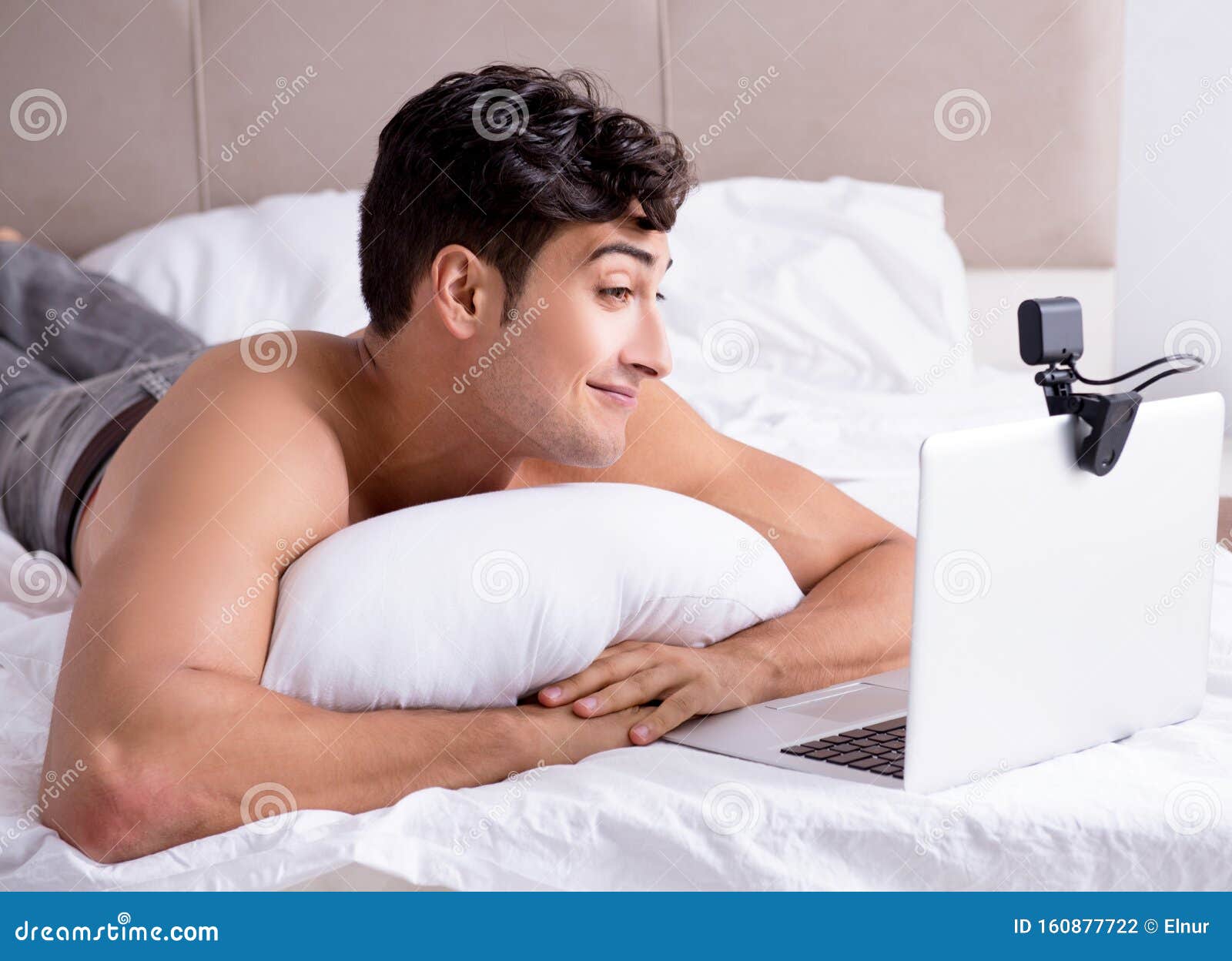 hot guys dating online