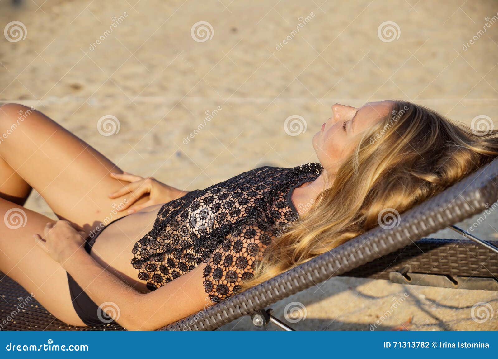 the young woman placing and softened near, unites on summer holiday good hot day, wearing a black undershirt on the tropical.