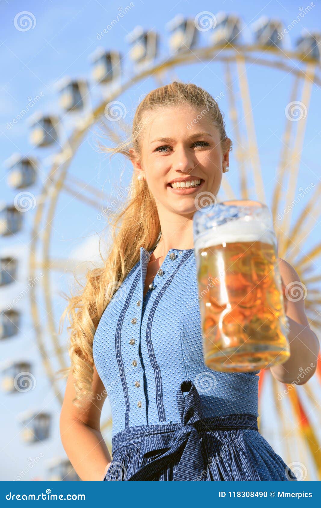 Wiesn sexy Dirndl and
