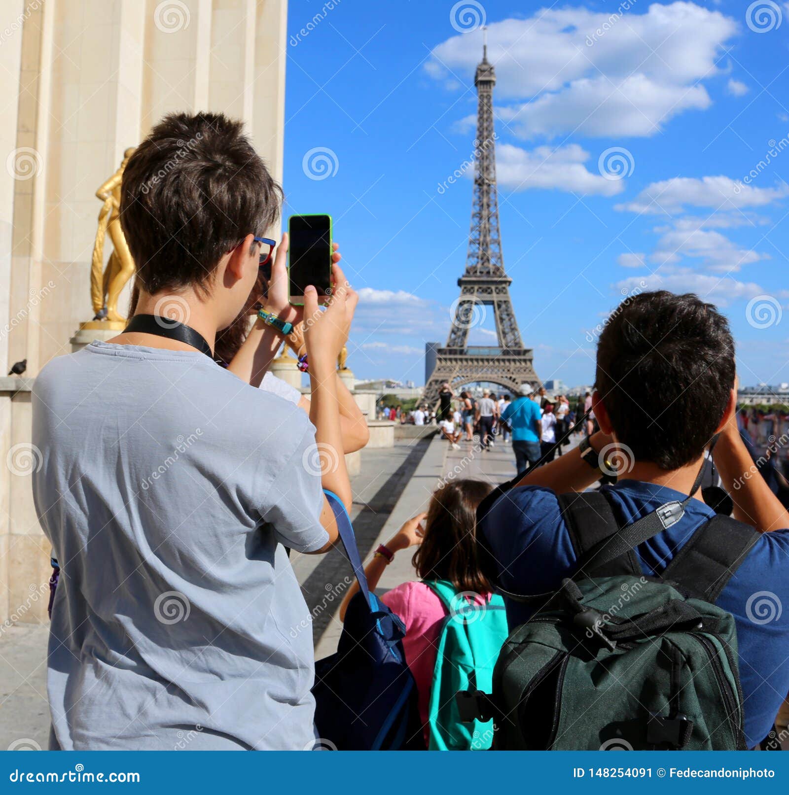 paris travel tourists