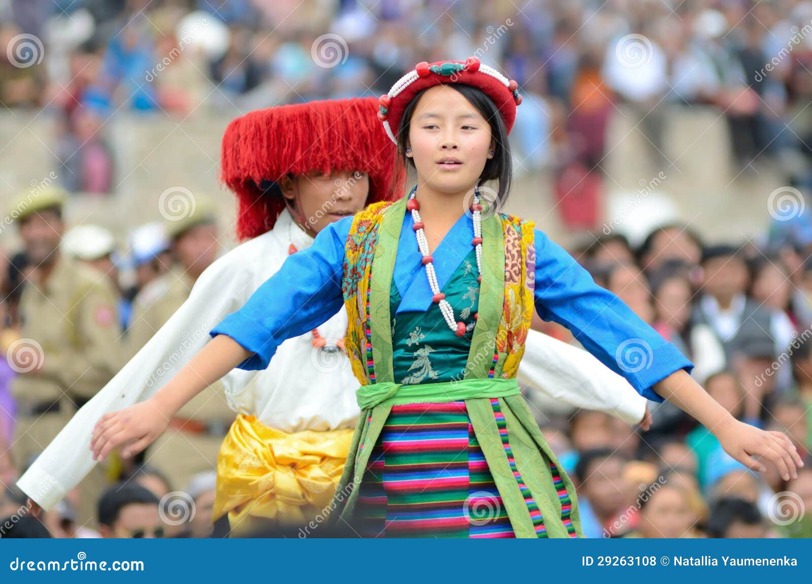 Tibetan traditional dress #Chupa | Tibetan clothing, Traditional outfits,  Historical clothing