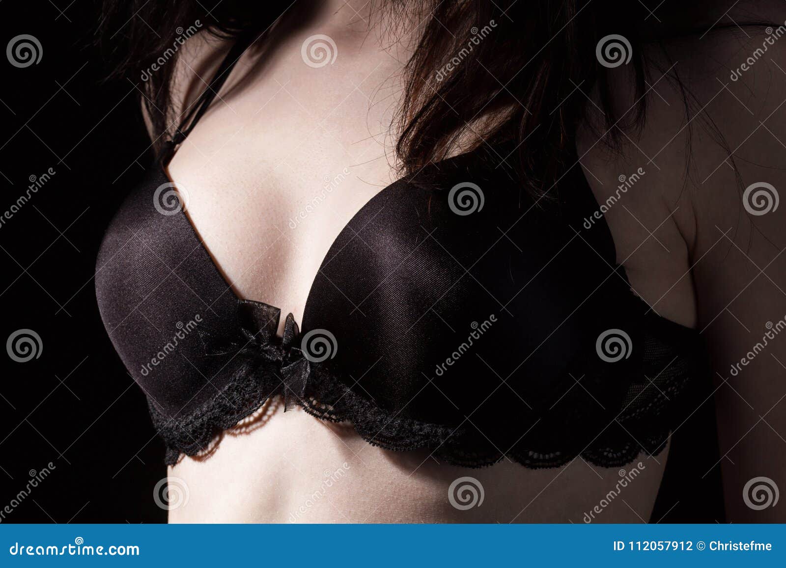 круглая грудь в черном лифчике фото 91