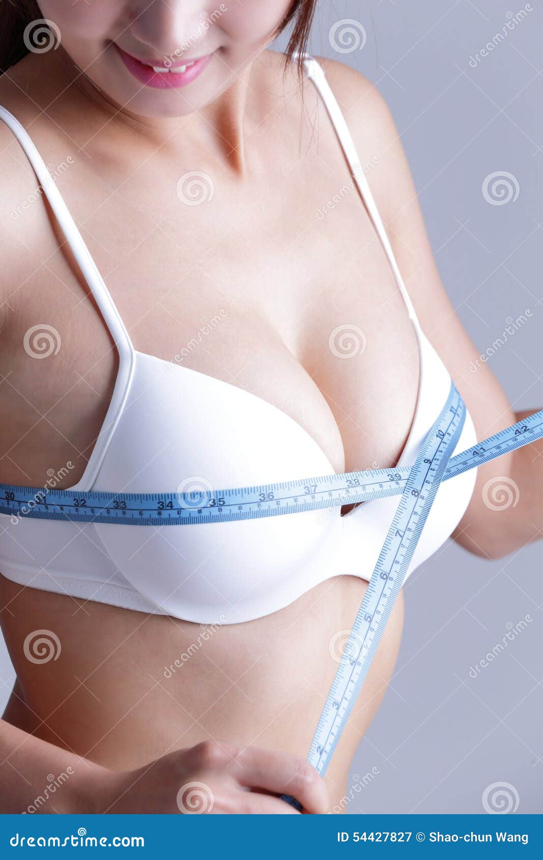 2,600+ Woman Measuring Chest Stock Photos, Pictures & Royalty-Free