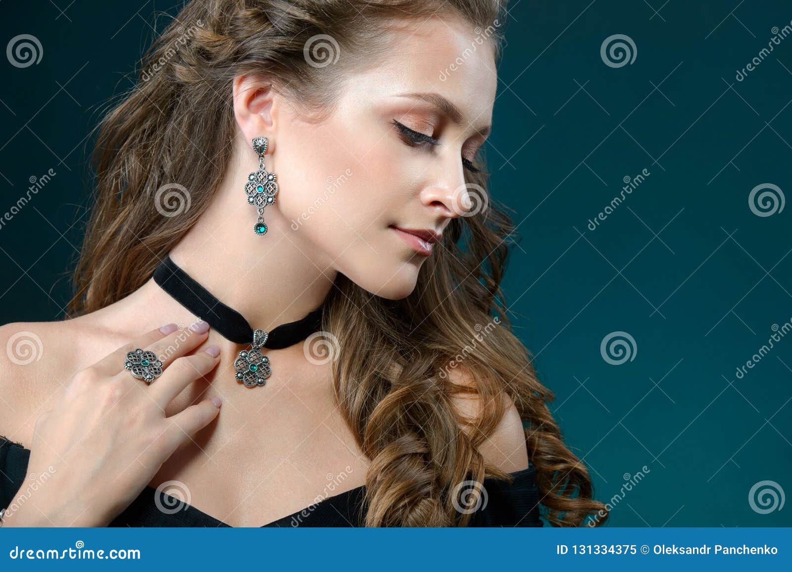 408,113 Beautiful Girl Jewelry Royalty-Free Images, Stock Photos & Pictures