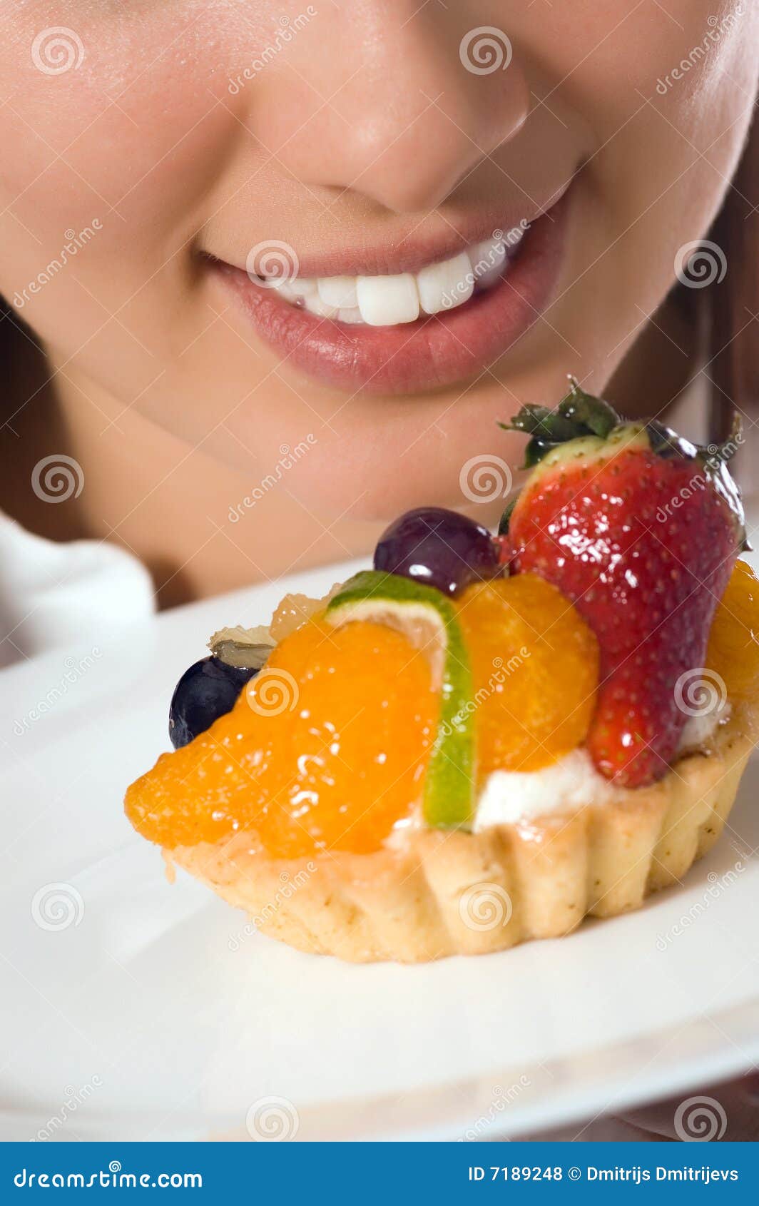 young woman with low-calorie fruit cake