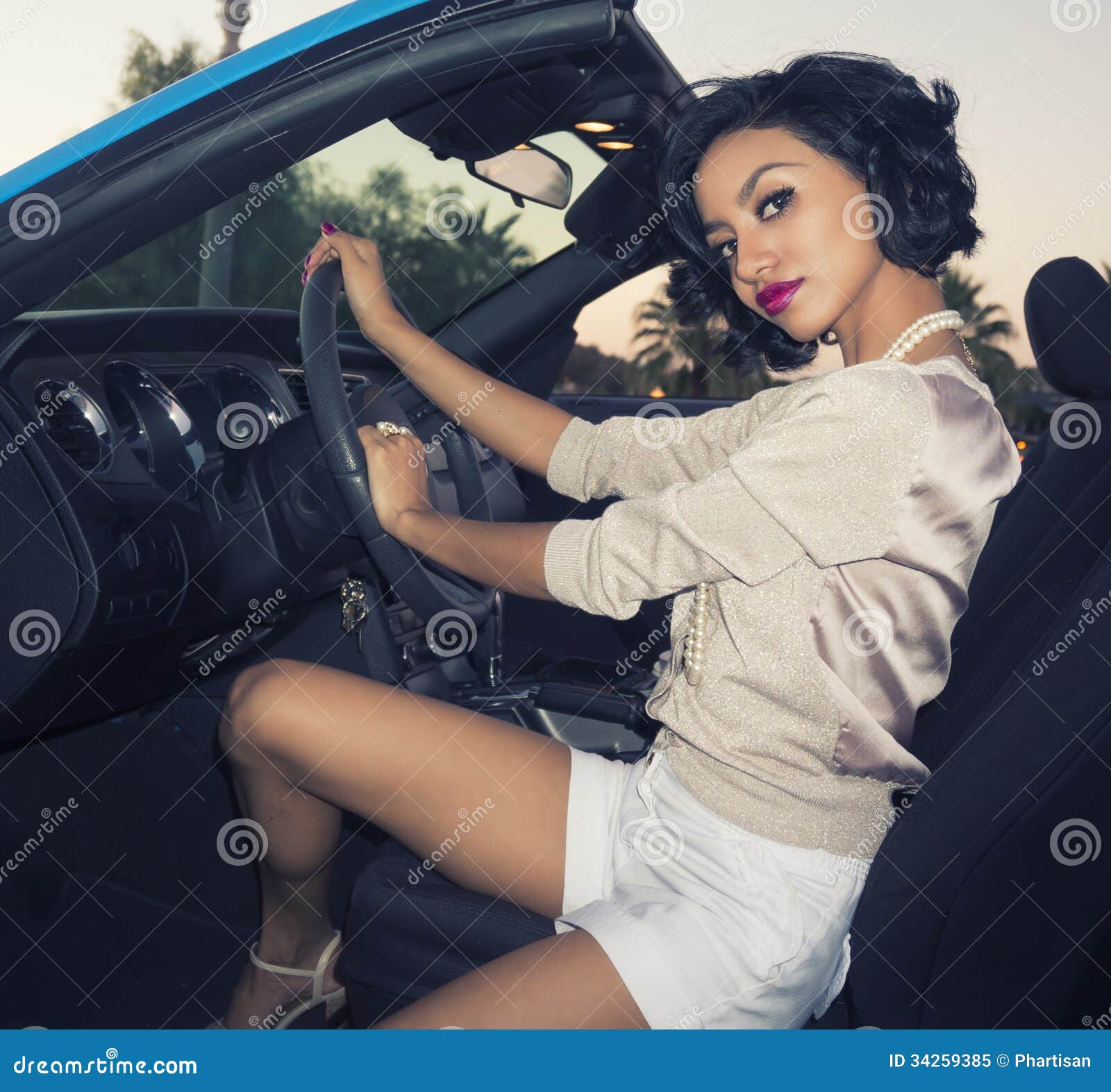 https://thumbs.dreamstime.com/z/young-woman-luxury-sports-car-beautiful-stylish-elegant-exotic-34259385.jpg