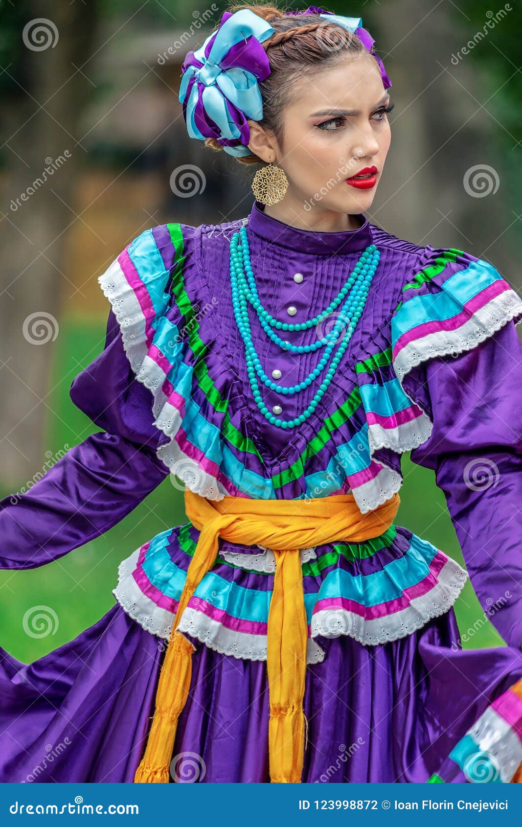 Young Woman from Mexico in Traditional Costume Editorial Photography -  Image of romania, pattern: 123998872