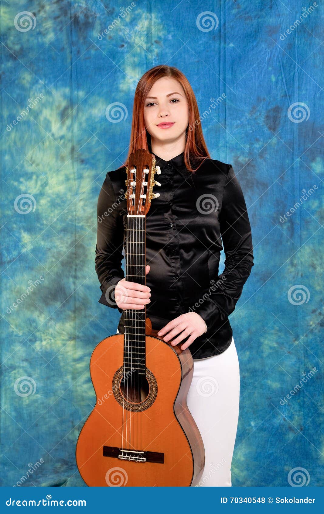 30 Cool Poses With Guitar A Lady Should Know - Feminine Buzz | Konser,  Fotografi, Sejarah seni