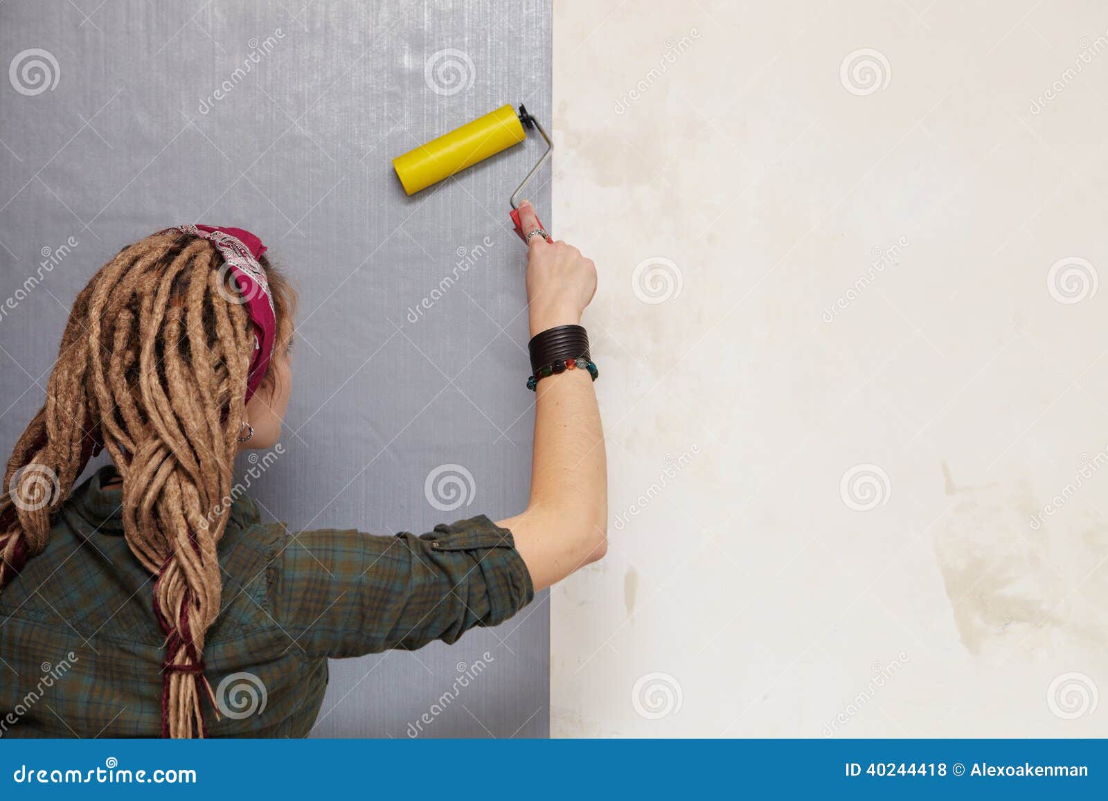 Young Woman Primed the Wall. Stock Photo - Image of people, woman: 40244418