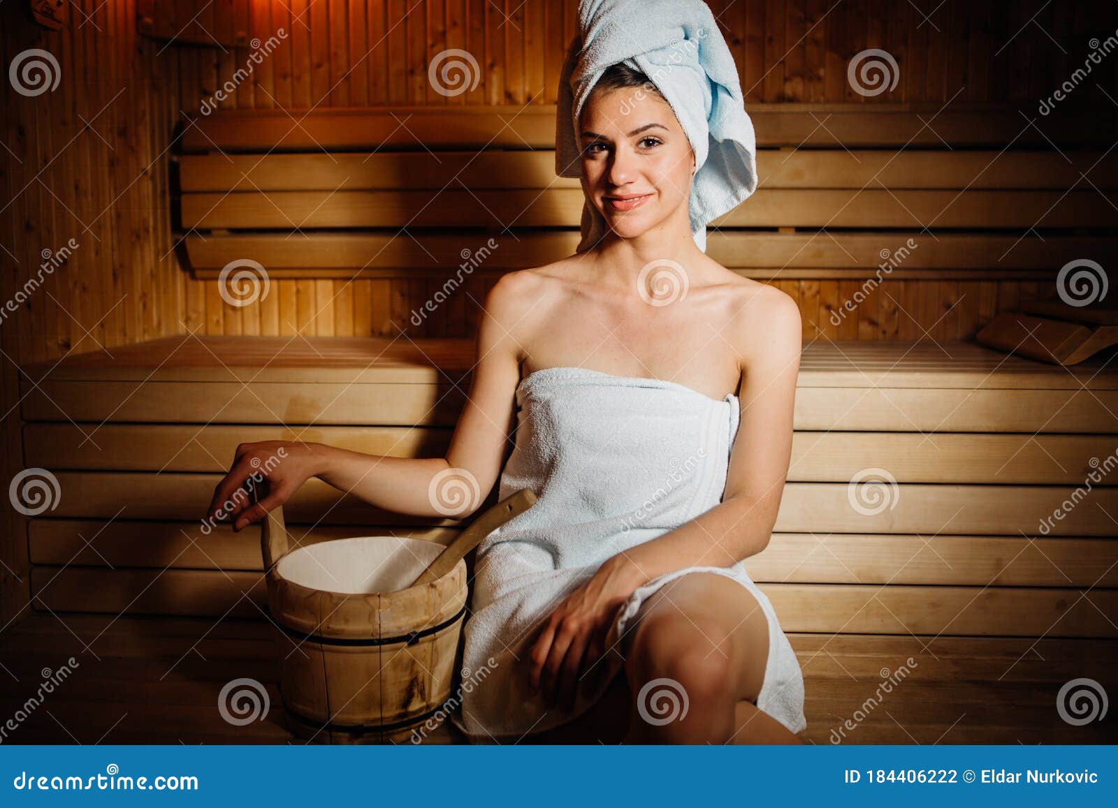 Vernauwd Bijwerken Een trouwe Young Woman Relaxing Inside Spa Sauna Room.Enjoying Relaxing Vacation Day  Doing Body Treatment in Luxury Resort Hotel Stock Photo - Image of heat,  healthy: 184406222