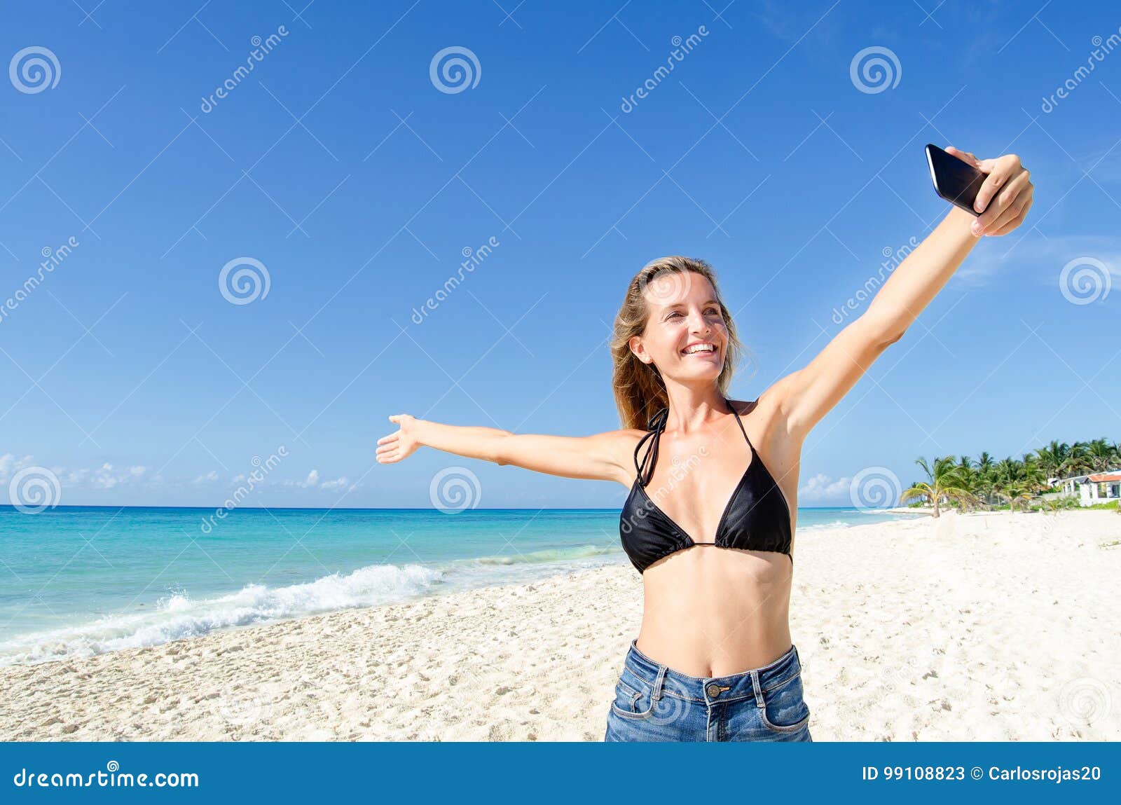 1,454 Amateur Beach Stock Photos