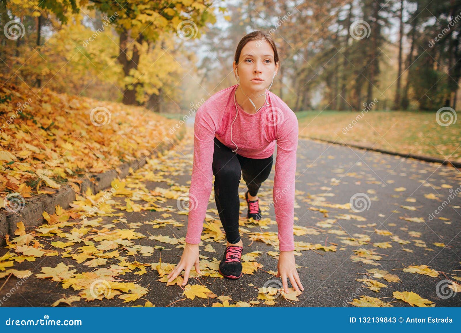 Young Woman Stretches Her Body and Look Forward. she Stands on Position ...