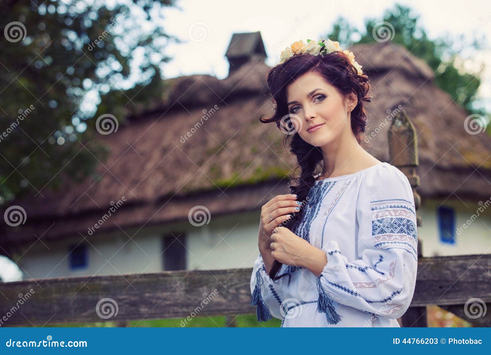 https://thumbs.dreamstime.com/z/young-woman-traditional-ukrainian-clothing-beautiful-44766203.jpg