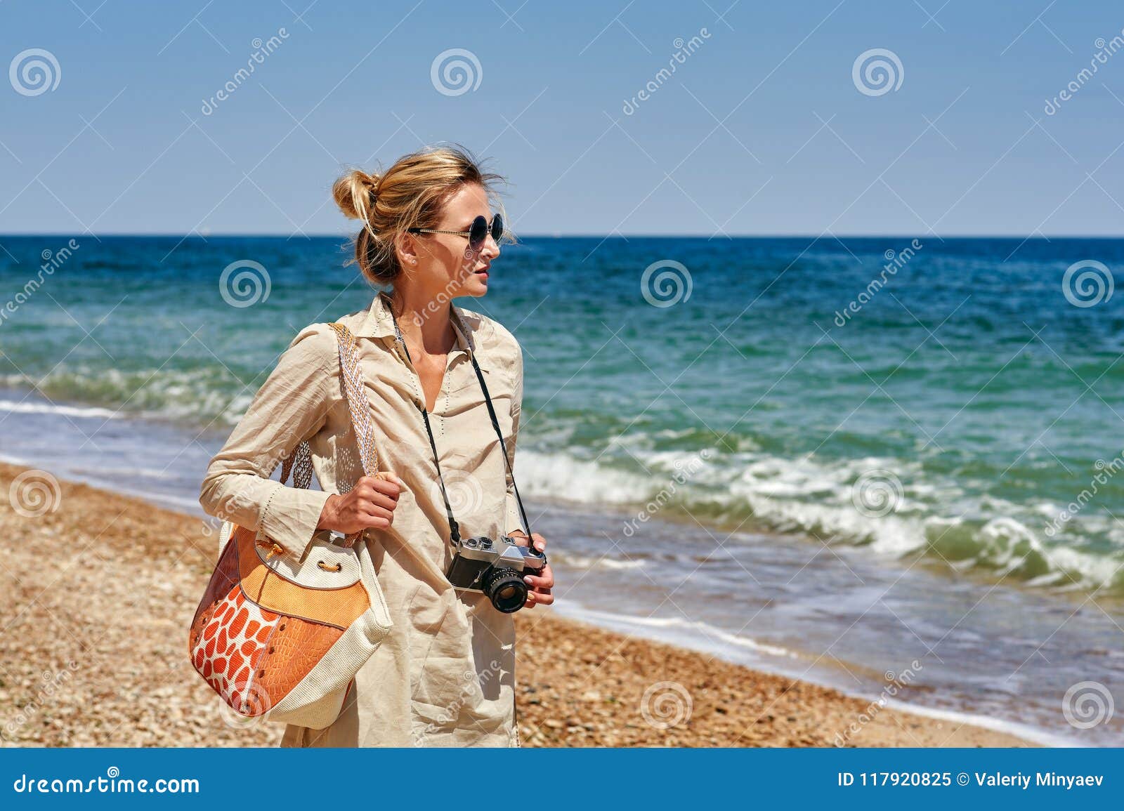 amateur on the beach -bymonique