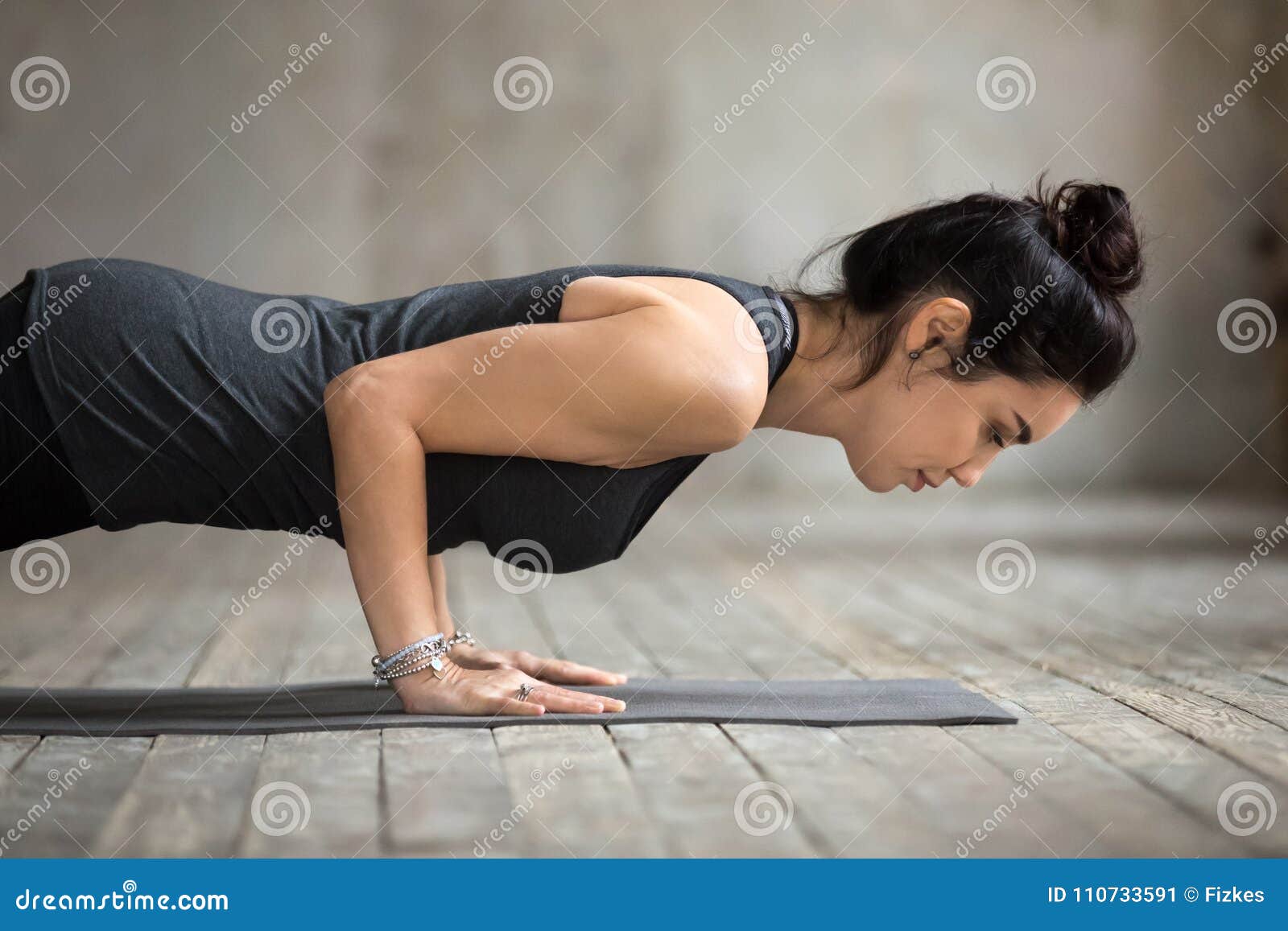3,514 Woman Pushup Studio Stock Photos, High-Res Pictures, and Images -  Getty Images