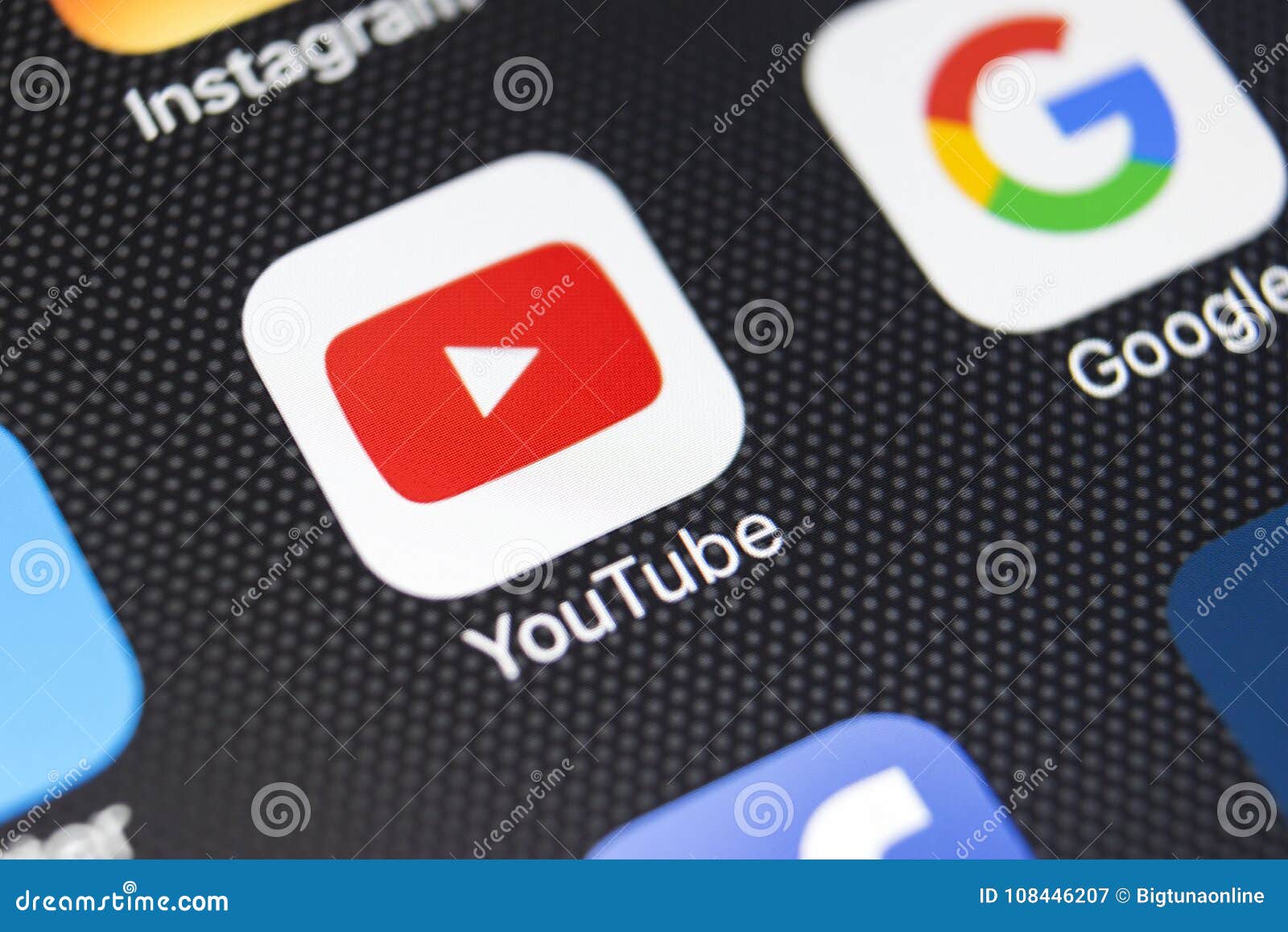 YouTubeAnwendungsikone Auf AppleiPhone 8 SmartphoneSchirmnahaufnahme