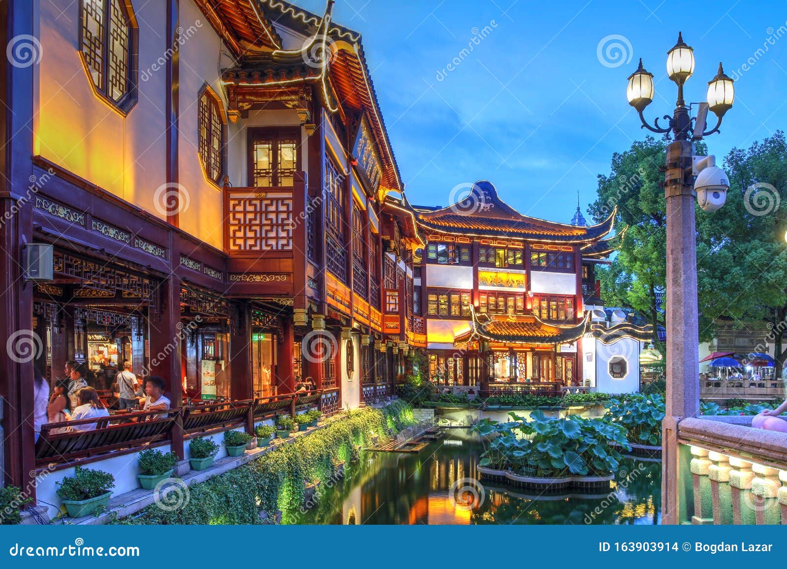 Yu Gardens And Bazaar Shanghai China Editorial Stock Image