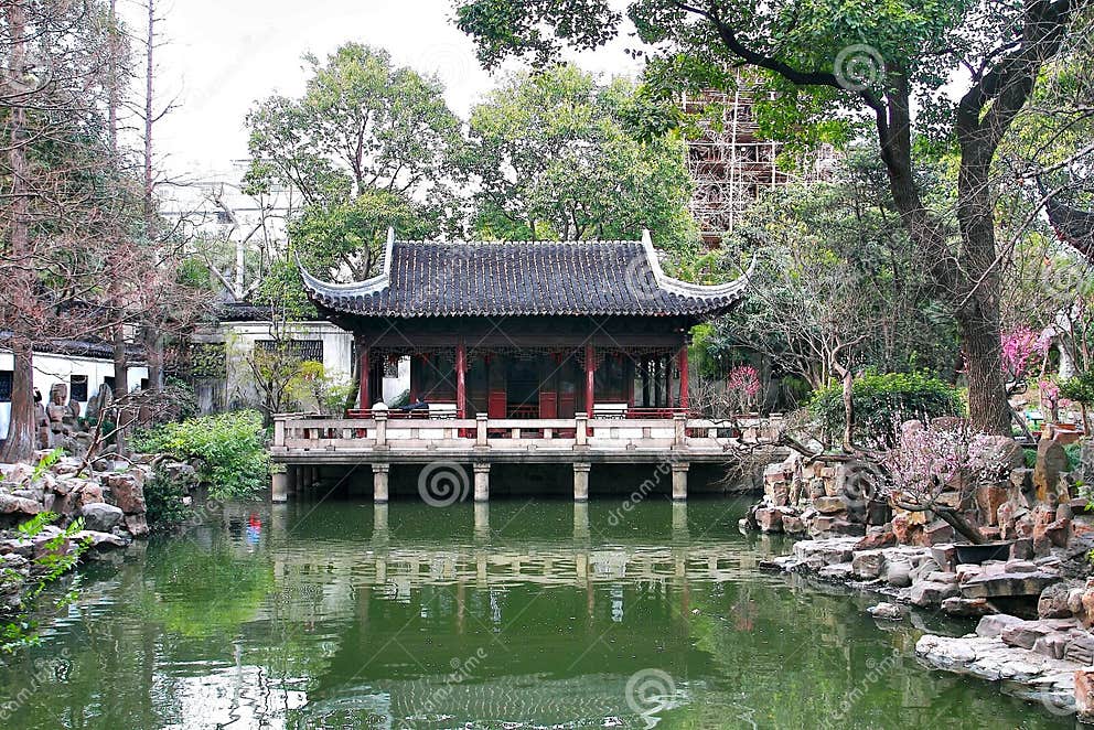 YuyuanGarten Ist Ein Umfangreicher Chinesischer Garten, Der Neben Dem
