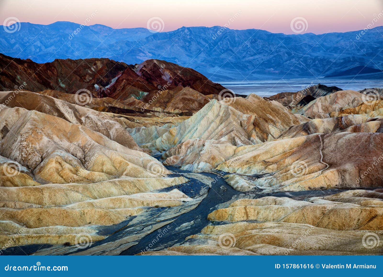 Zabriskie Point, Valle De La Muerte Foto de archivo Imagen de salvaje