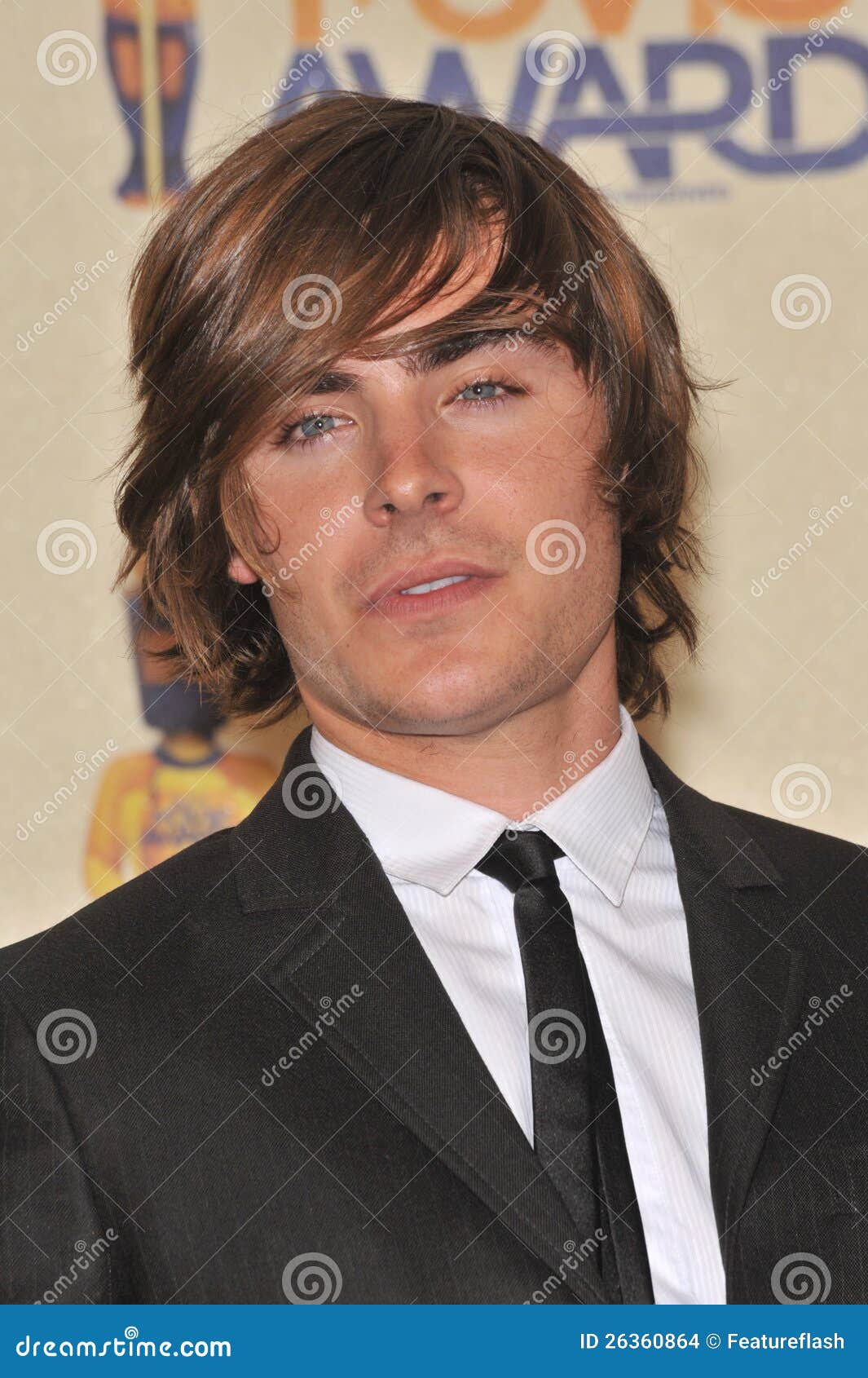 Zac Efron editorial stock image. Image of paul, studios - 26360864, image size:1065x1690