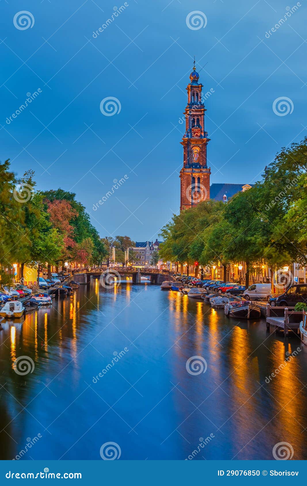 Zachodni kościół w Amsterdam. Zachodni kościół na Prinsengracht kanale w Amsterdam