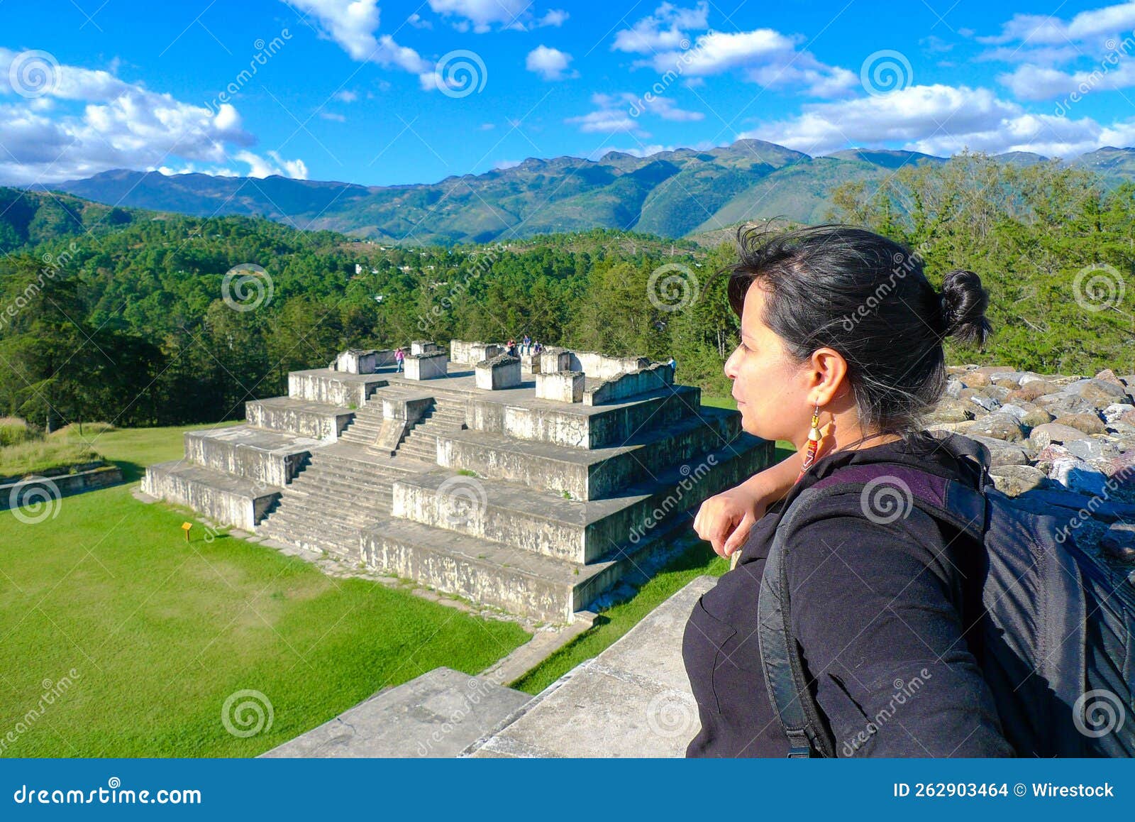 zaculeu mayan ruins in huehuetenango