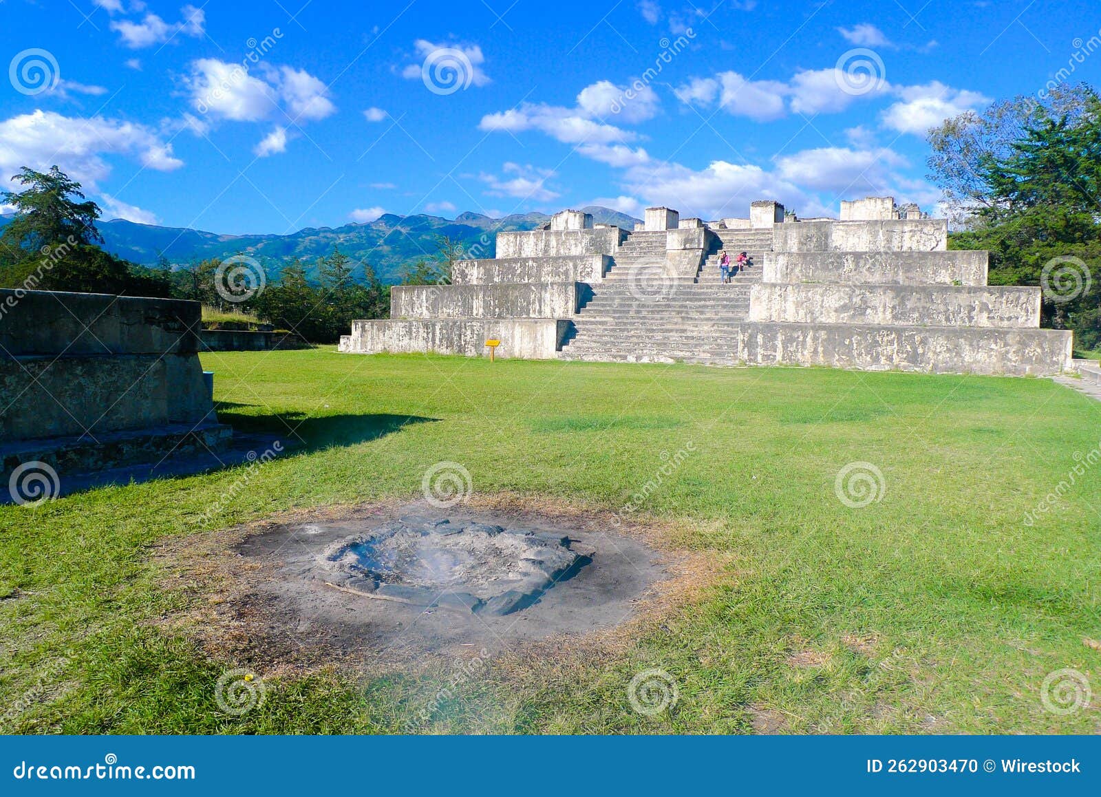 zaculeu mayan ruins in huehuetenango