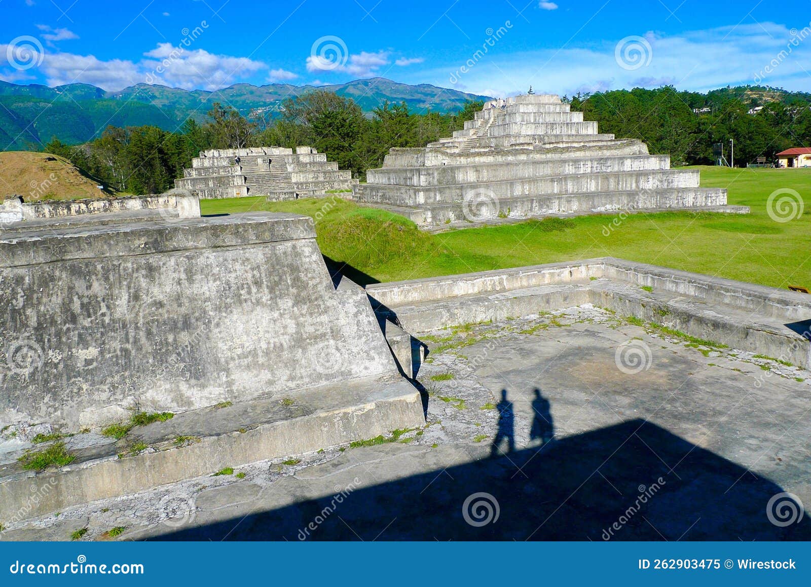 zaculeu mayan ruins in huehuetenango