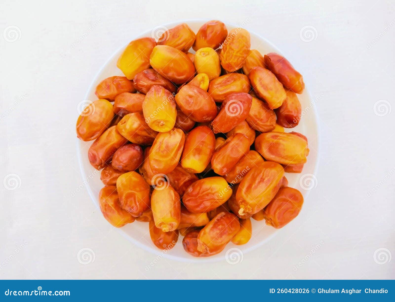 zahedi iranian dates date-palm fruit semi-dry date food irani datepalms khajoor kurma zahidi closeup hi-res view image stock photo