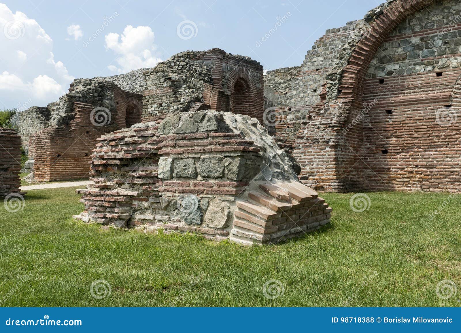 Zajecar, Servië - Juli 09, 2017: Historische archeologisch. Zajecar, Servië - Juli 09, 2017: De historische archeologische plaats van Felis Romuliana van Roman Empire