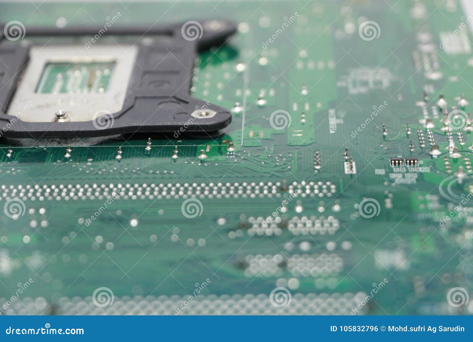 Zakończenie komputerowy płyta główna składnik Płyta główna jest prześcieradłem klingeryt który trzyma wszystkie circuitry łączyć różnorodnych składniki system komputerowy