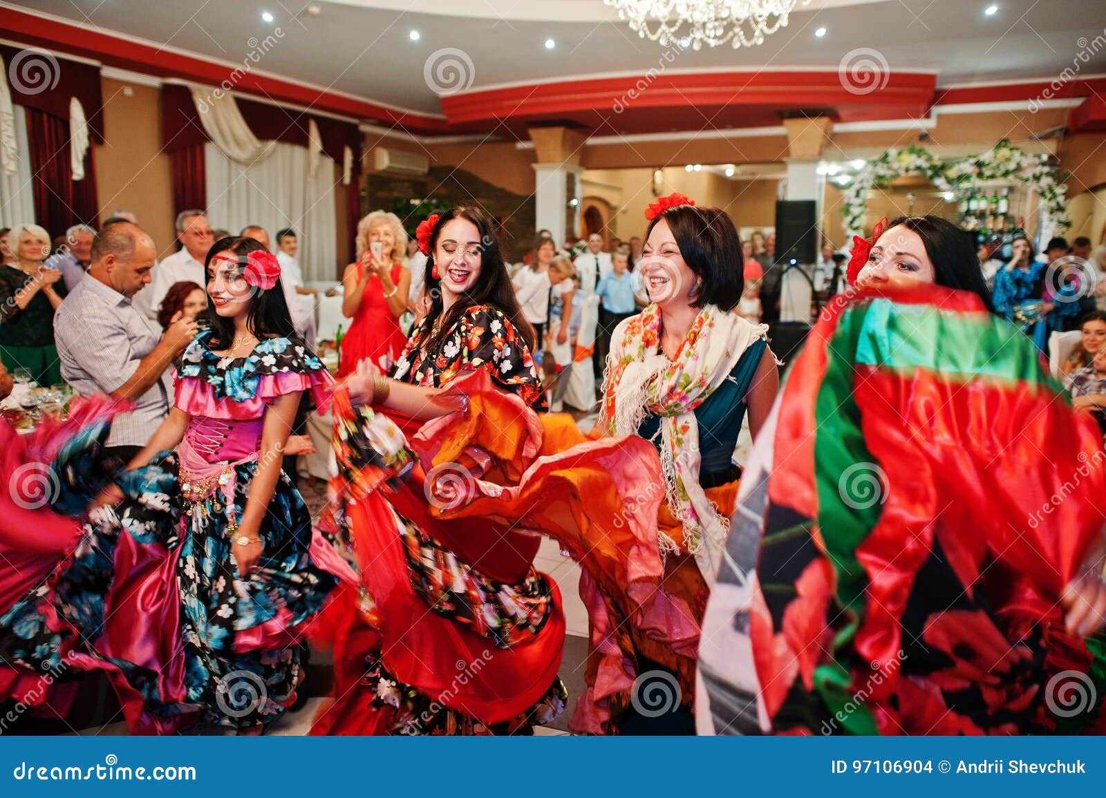 Zalishchyky Ukraine August 28 2016 Gypsies Dancing And Singing On